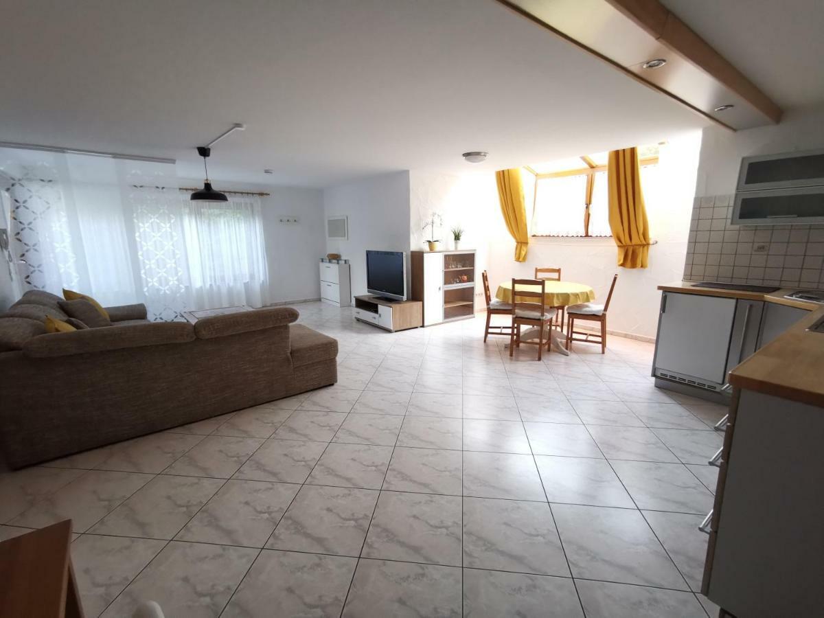 Ferienwohnung Jasmin & Alex Muhlhausen-Ehingen Bagian luar foto